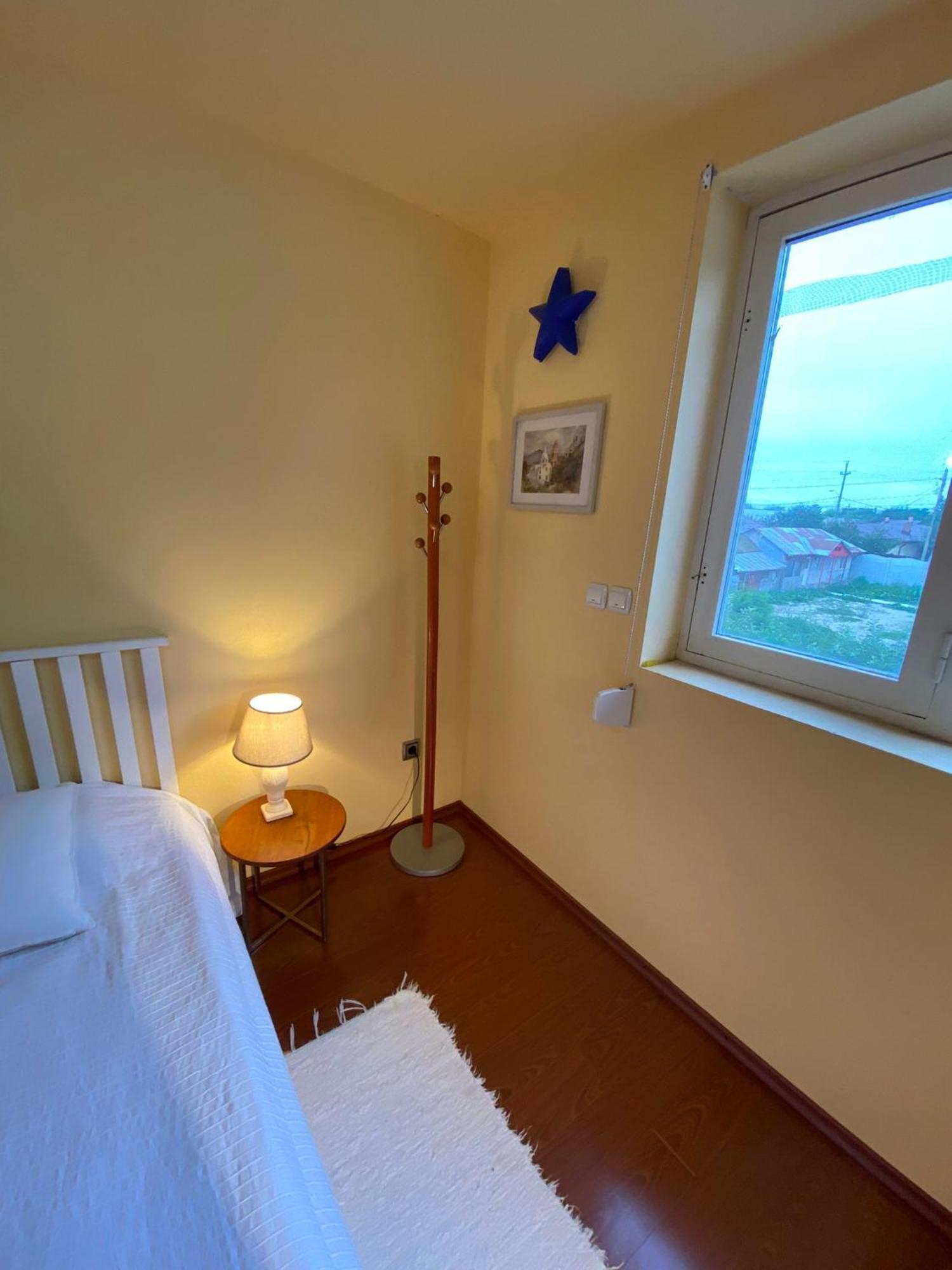 Cosy Bedroom For 2 With Balcony In A Family Villa Turnu Magurele Exterior foto
